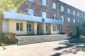 Вход в клинику