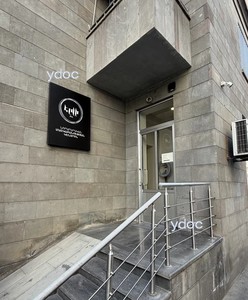 Elvimed, Ереван, вход в клинику